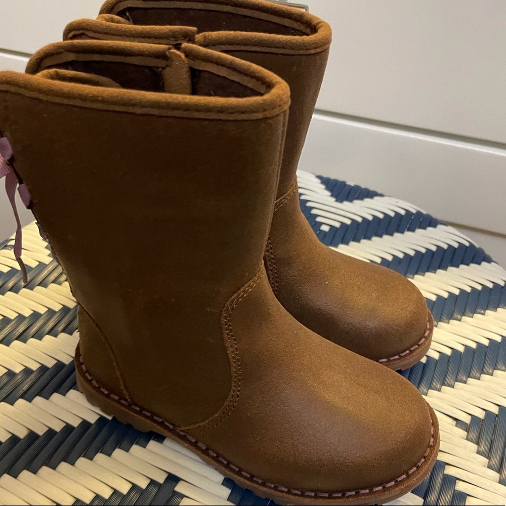 Never worn ugg boots size 9 girls